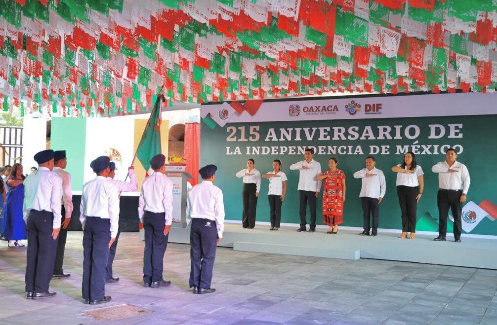 Honra DIF Oaxaca a las mujeres y hombres que legaron patria y libertad