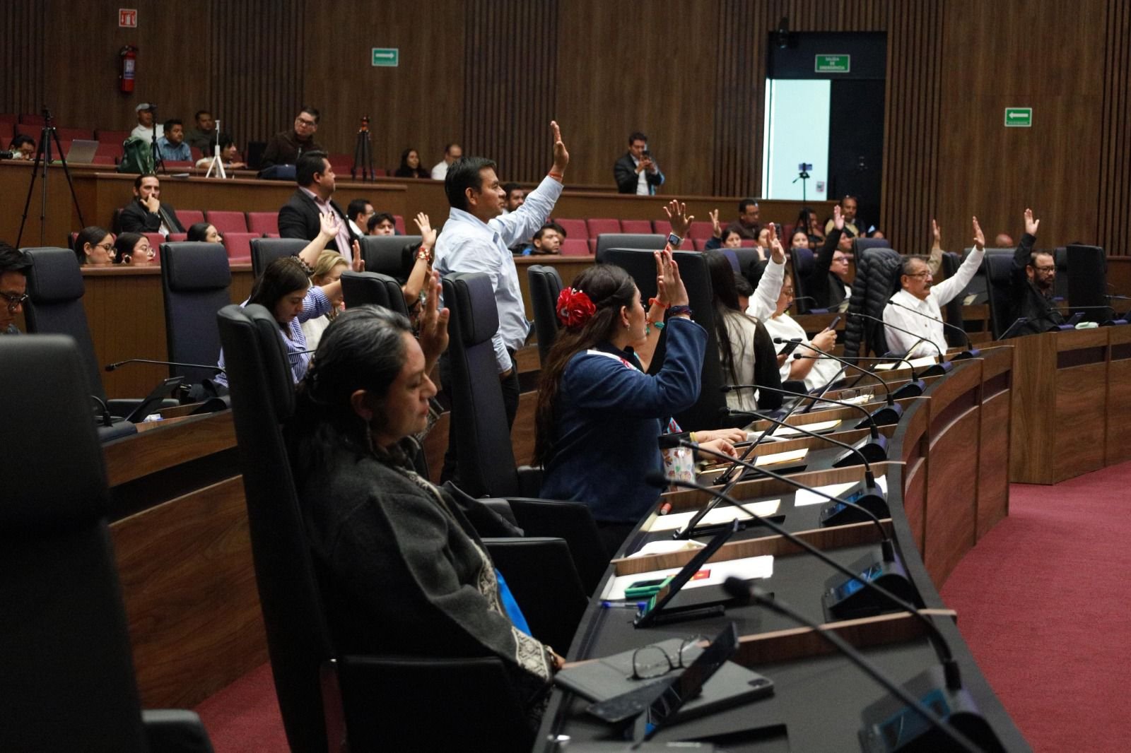 Parlamento local exhorta a los 570 Ayuntamientos a formalizar contratos con las y los asesores externos para garantizar transparencia de recursos públicos