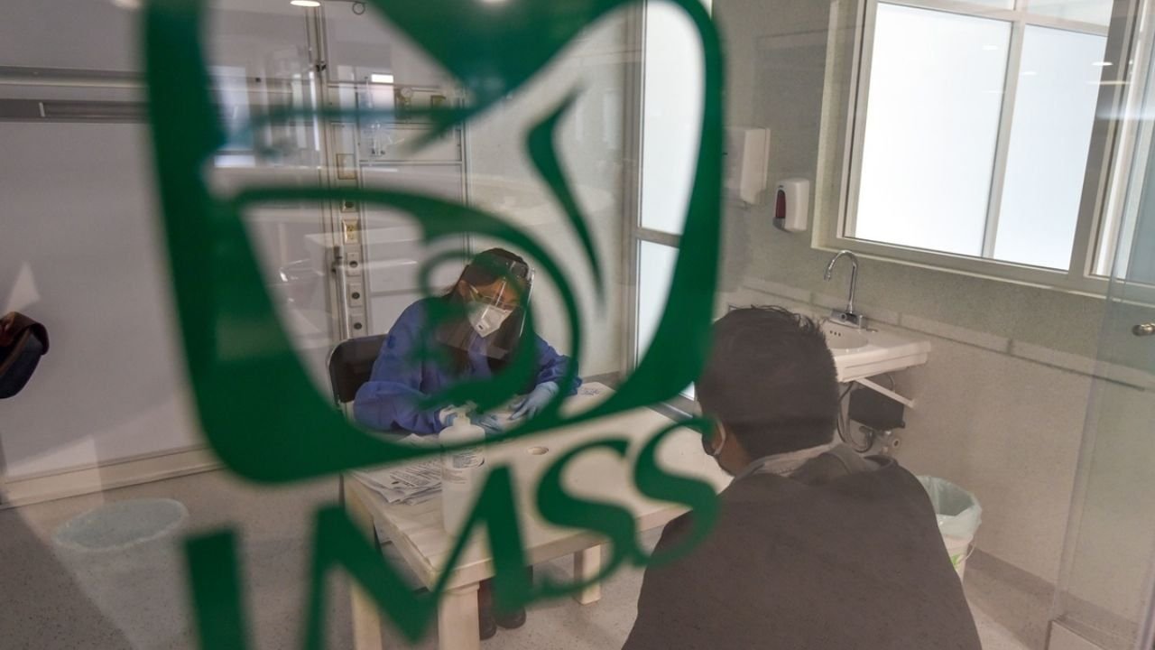 Experto confirma filtración de datos del IMSS en la Dark Web; la institución lo niega