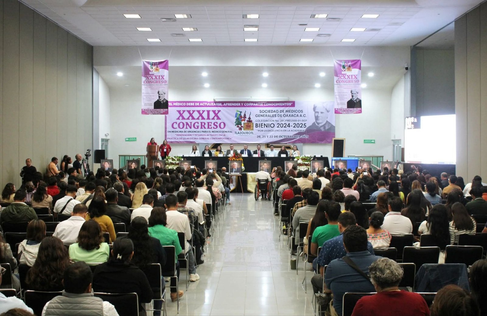 Rinde homenaje homenaje la Sección 35 a las y los médicos en su día