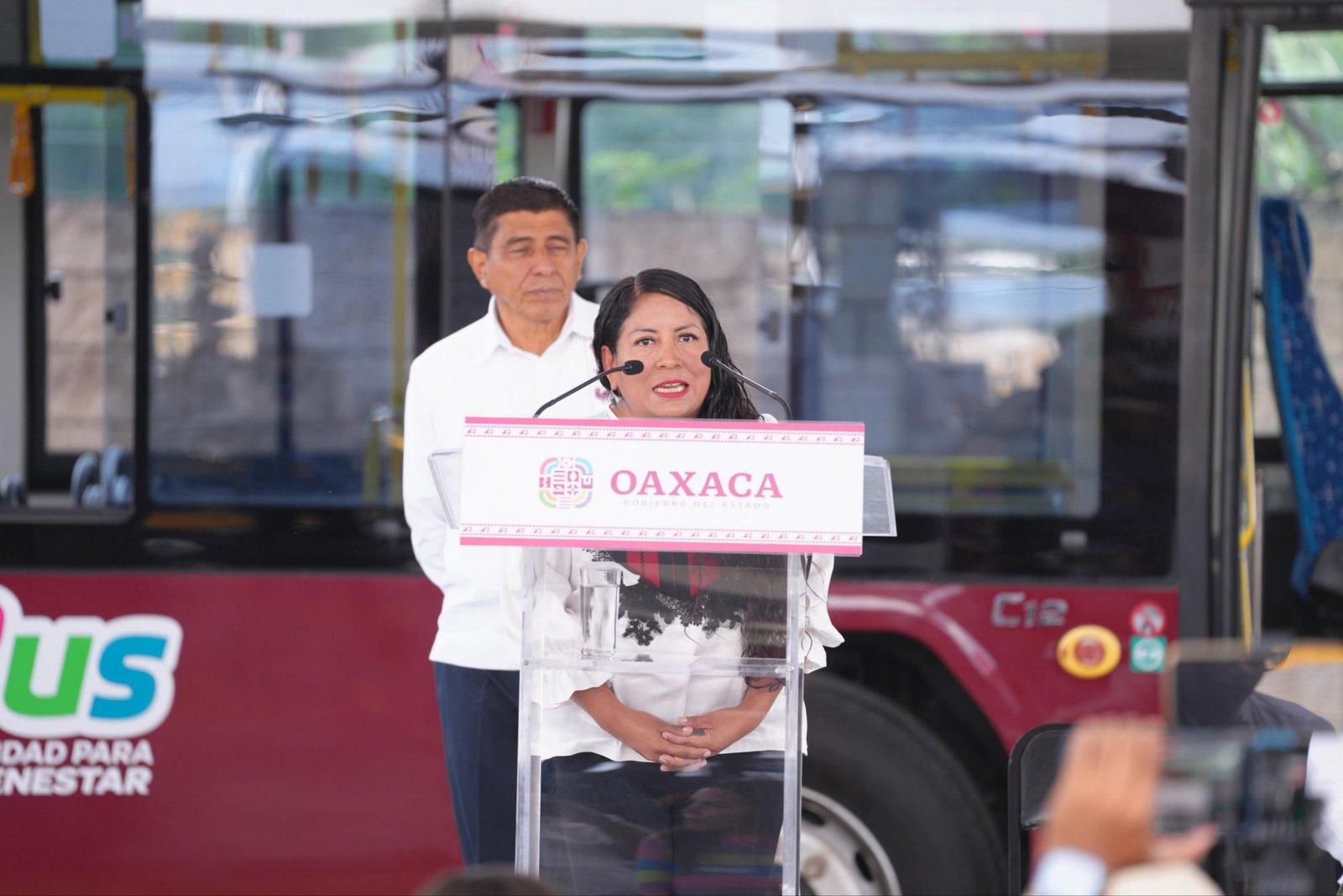 Reconoce Nancy Benítez beneficios del BinniBus para familias de Xoxocotlán